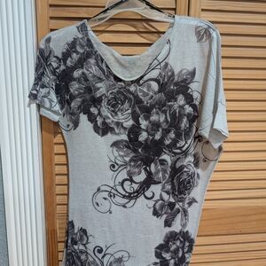 Forever 21 Black Floral Print Gray Women's Tee